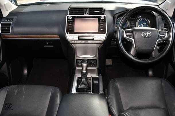 2019 Toyota Prado VX image 6