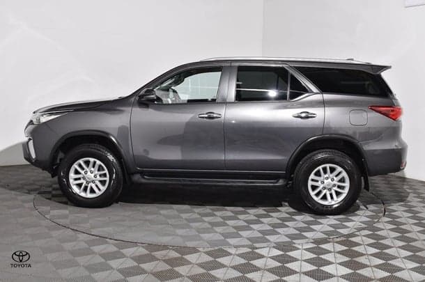 2018 Toyota Fortuner GXL image 11