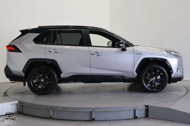 2022 Toyota RAV4 Hybrid XSE (2WD) image 4