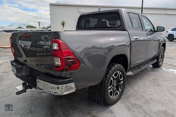2022 Toyota Hilux SR5 image 4