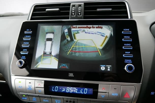 2023 Toyota Prado VX image 11