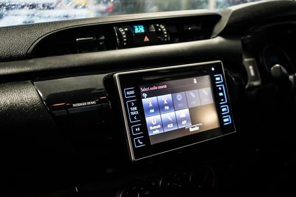 2019 Toyota Hilux 4x4 SR image 27