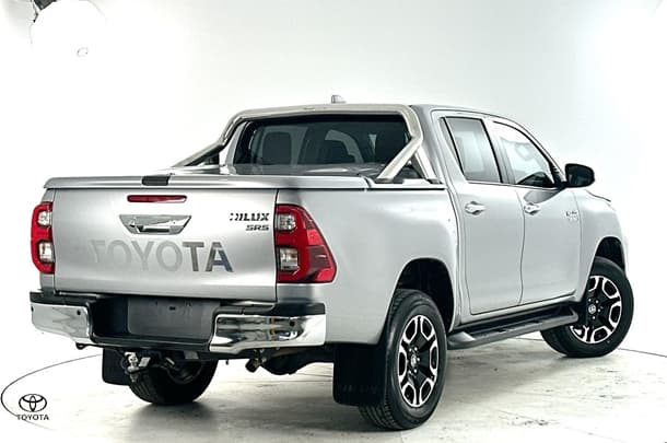 2022 Toyota Hilux SR5 image 10