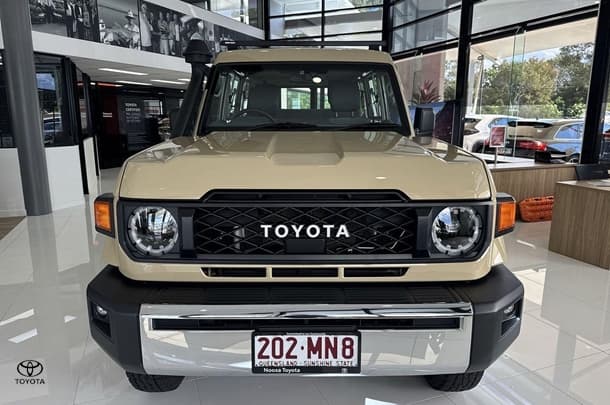 2023 Toyota LC Military GXL image 15