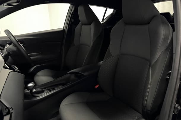 2023 Toyota C-HR GXL AWD image 14