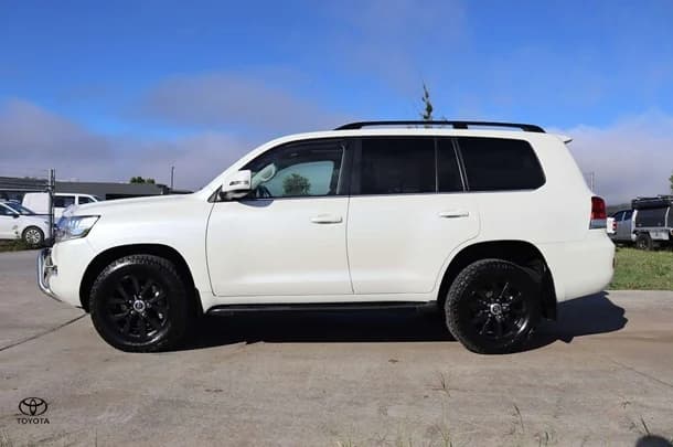 2020 Toyota Landcruiser VX image 8