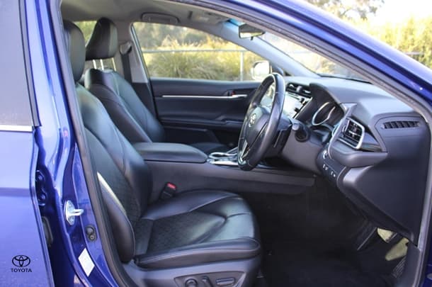 2020 Toyota Camry SX image 17