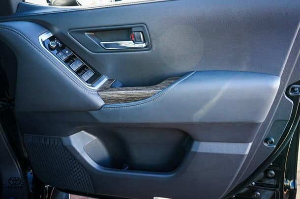 2023 Toyota Landcruiser VX image 14