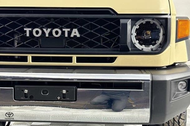 2023 Toyota LANDCRUISER MILITARY GXL image 3