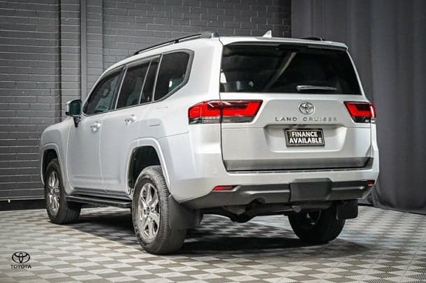 2024 Toyota Landcruiser VX image 5