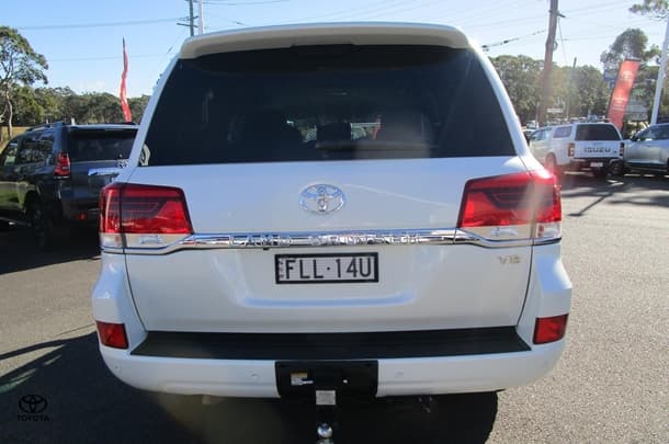 2020 Toyota Landcruiser GXL image 8