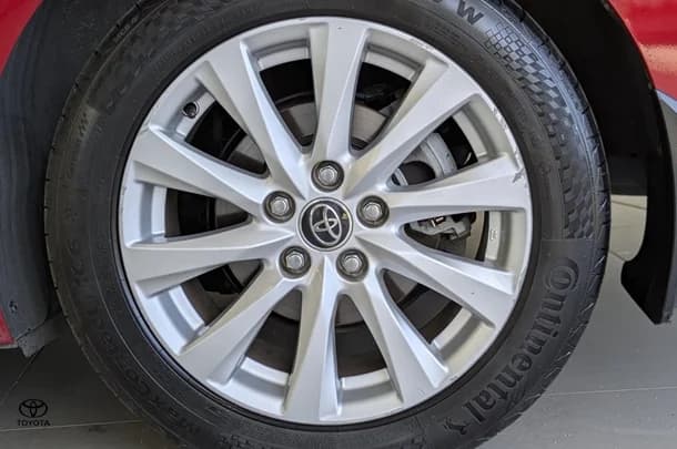 2019 Toyota Camry Ascent image 10