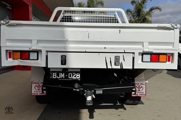 2020 Toyota Hilux SR5 image 7