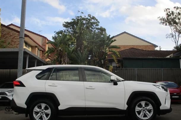 2019 Toyota RAV4 GX-2WD image 8