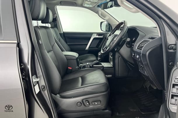 2023 Toyota Prado Kakadu image 15