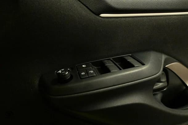 2020 Toyota Yaris SX image 12
