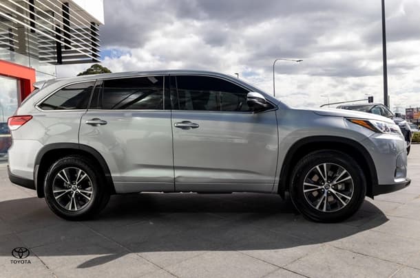 2017 Toyota KLUGER GX AWD image 4