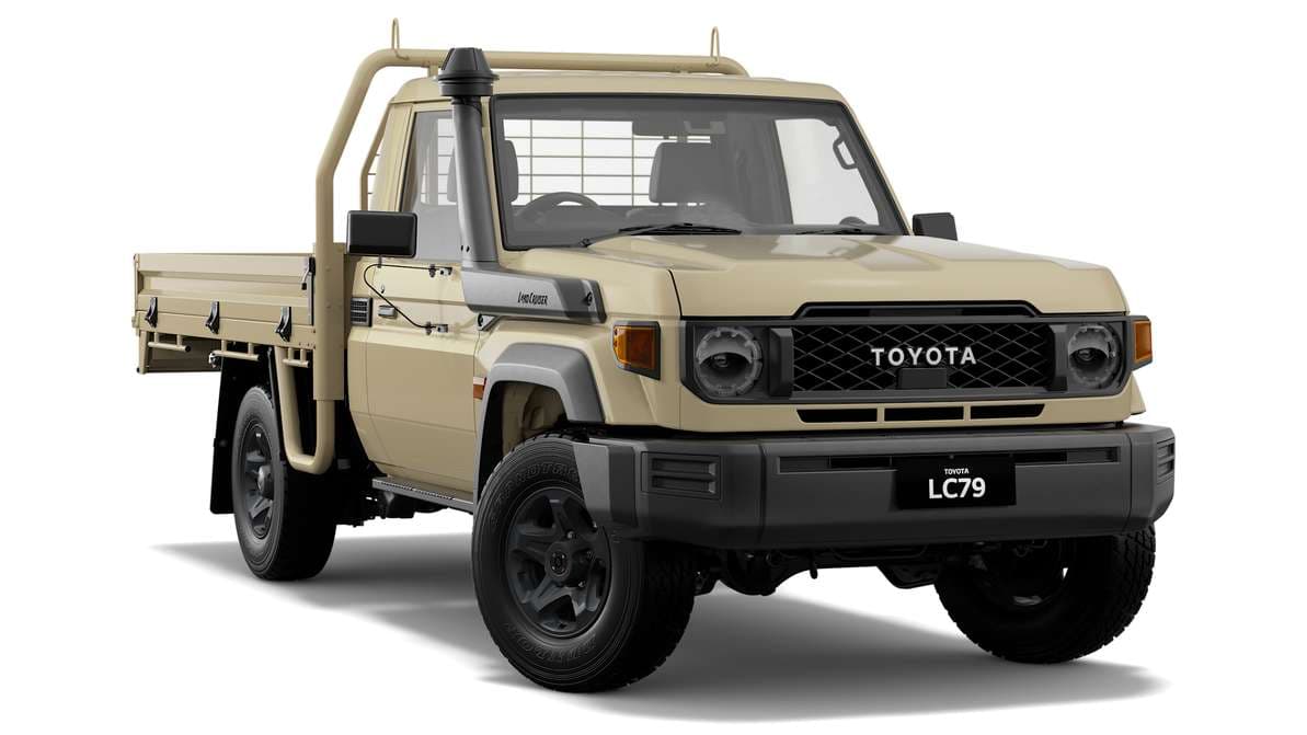 2025 Toyota LandCruiser 79 GX Single-Cab Cab-Chassis image 1