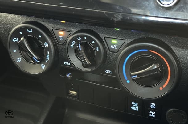 2020 Toyota Hilux SR image 22