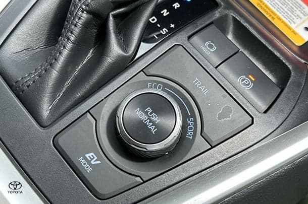 2021 Toyota RAV4 Hybrid GX AWD image 18