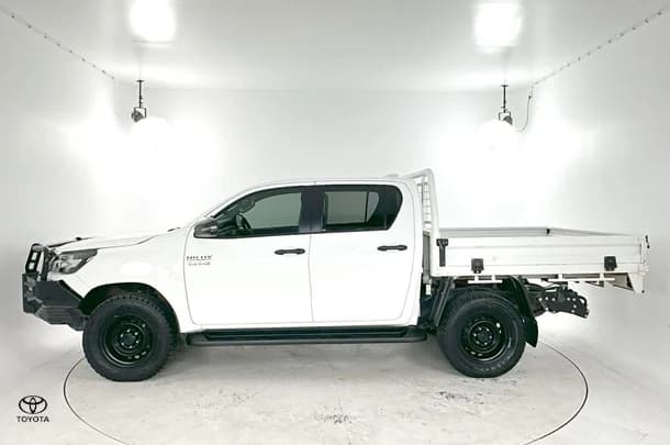 2022 Toyota Hilux SR image 6