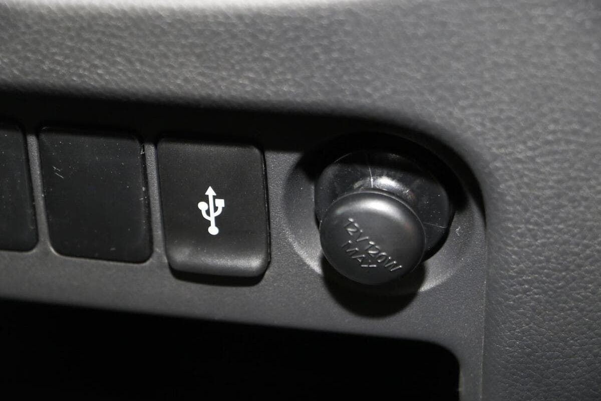 2024 Mitsubishi Triton GLX MR Manual 4x4 MY23 image 7