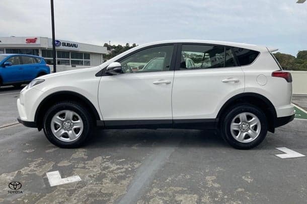 2016 Toyota RAV4 GX-2WD image 6
