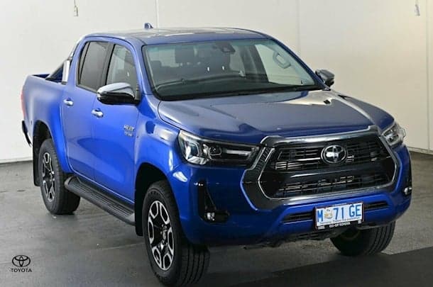 2023 Toyota Hilux SR5 image 3