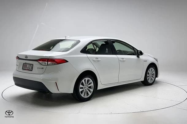 2024 Toyota Corolla Sedan Hybrid Ascent Sport image 3
