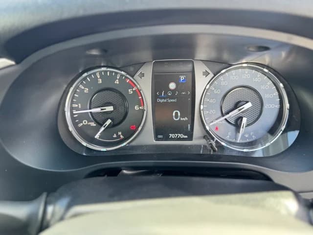 2022 Toyota Hilux SR5 image 10