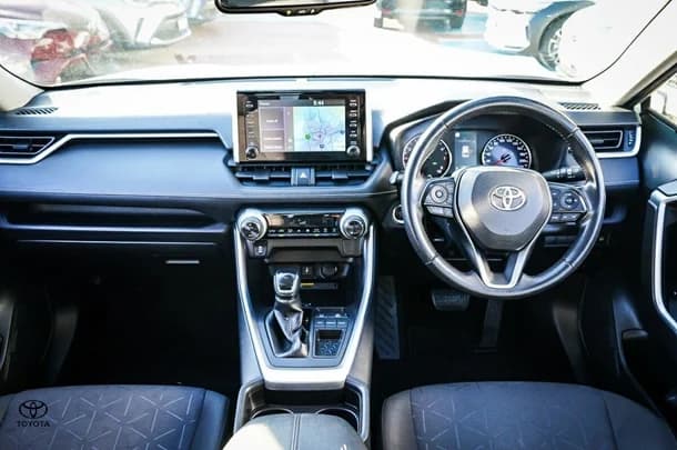 2020 Toyota RAV4 GXL image 10