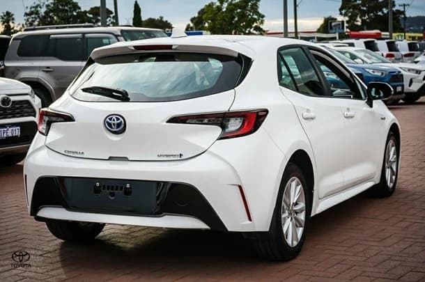 2024 Toyota Corolla Hatch Hybrid Ascent Sport image 8