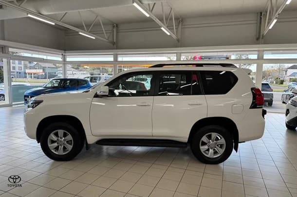2022 Toyota Prado GXL image 3