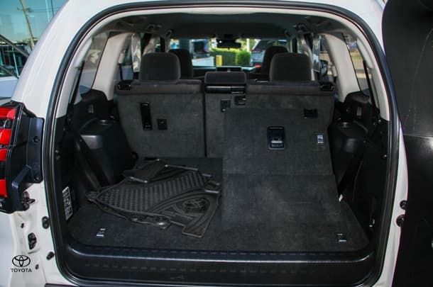 2023 Toyota Prado GXL image 24