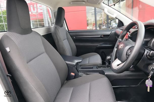 2023 Toyota Hilux 4x2 Workmate image 11
