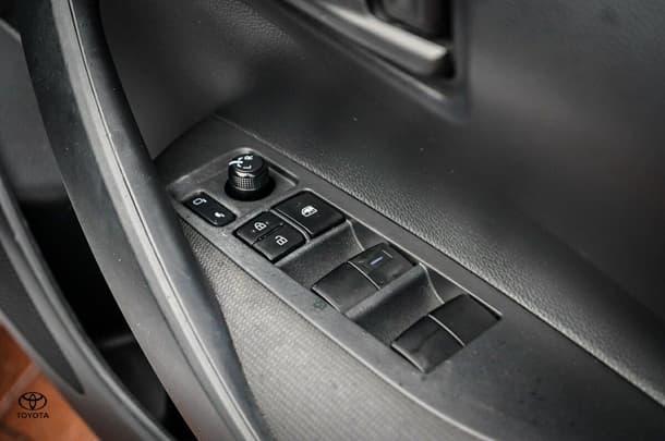 2020 Toyota Corolla Hatch Hybrid Ascent Sport image 12