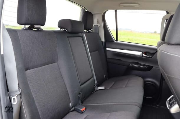 2020 Toyota Hilux 4x4 SR5 image 20