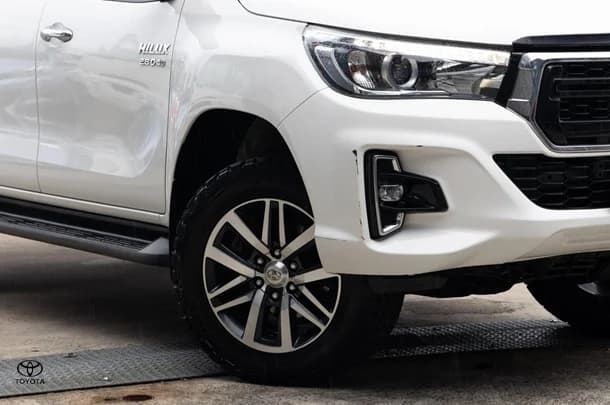 2018 Toyota Hilux 4x4 SR5 image 6