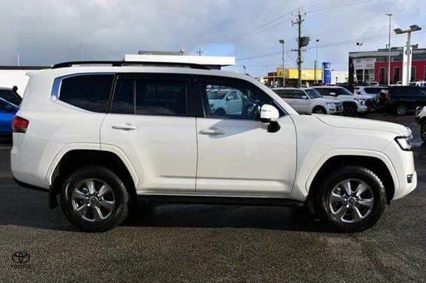 2023 Toyota Landcruiser VX image 16
