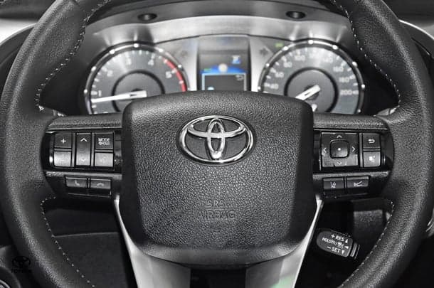 2024 Toyota Hilux 4x4 SR5 image 14