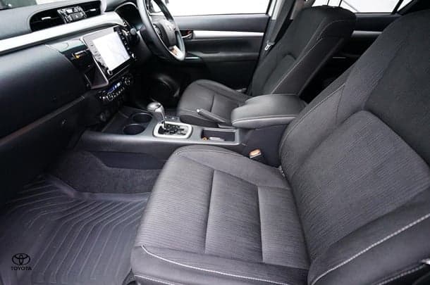 2021 Toyota Hilux 4x4 SR5 image 17