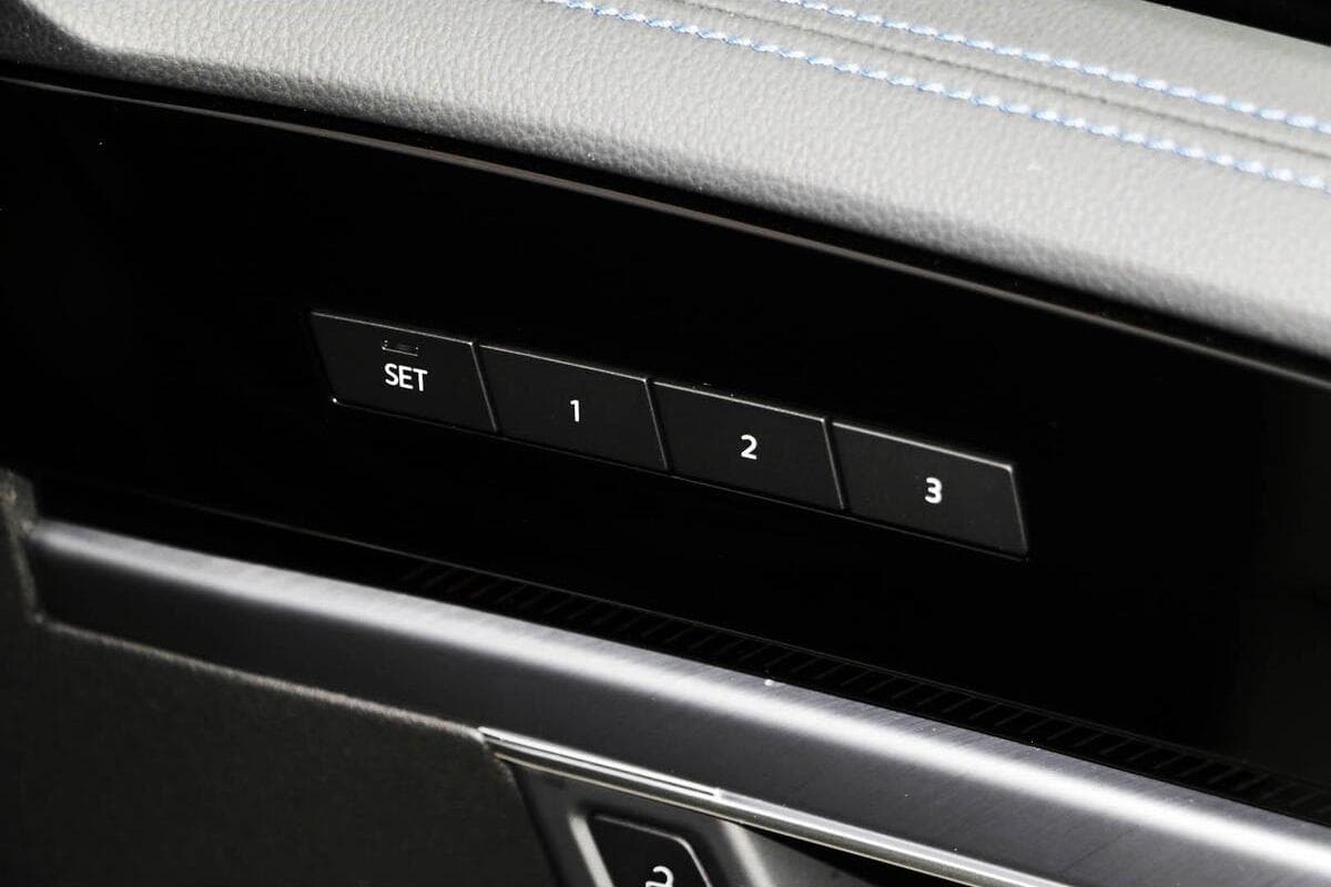 2024 Volkswagen Touareg R RC Auto 4MOTION MY24 image 14