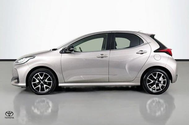 2020 Toyota Yaris ZR image 5