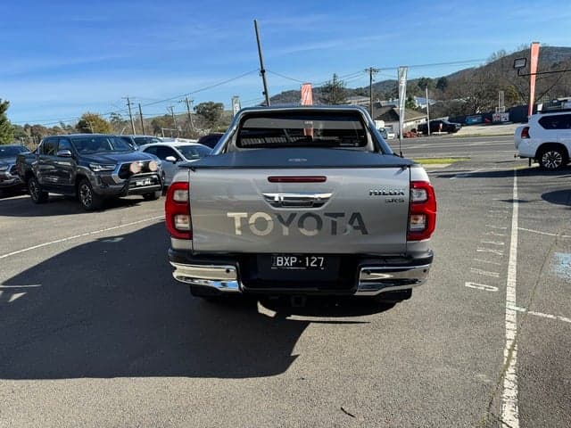 2022 Toyota Hilux SR5 image 7