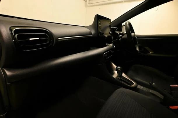 2020 Toyota Yaris SX image 18
