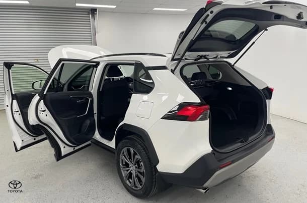 2023 Toyota RAV4 Hybrid GXL-2WD image 12