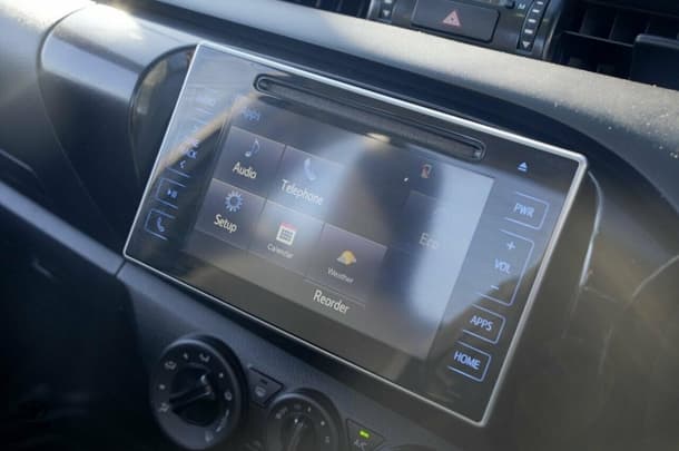 2017 Toyota HILUX SR image 14