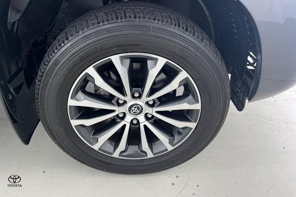2023 Toyota Prado Kakadu image 13