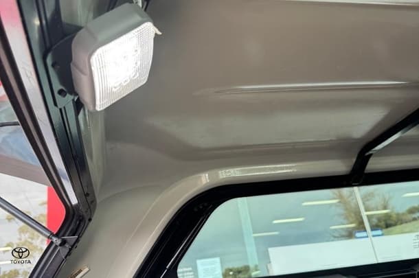2022 Toyota Hilux SR5 image 22