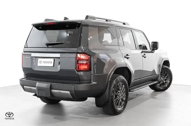 2024 Toyota Prado GXL image 7